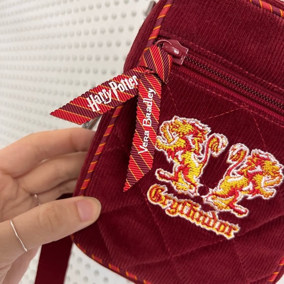 Harry Potter x Vera Bradley *LIMITED EDITION* Gryffindor Crossbody Purse - Picture 3 of 6